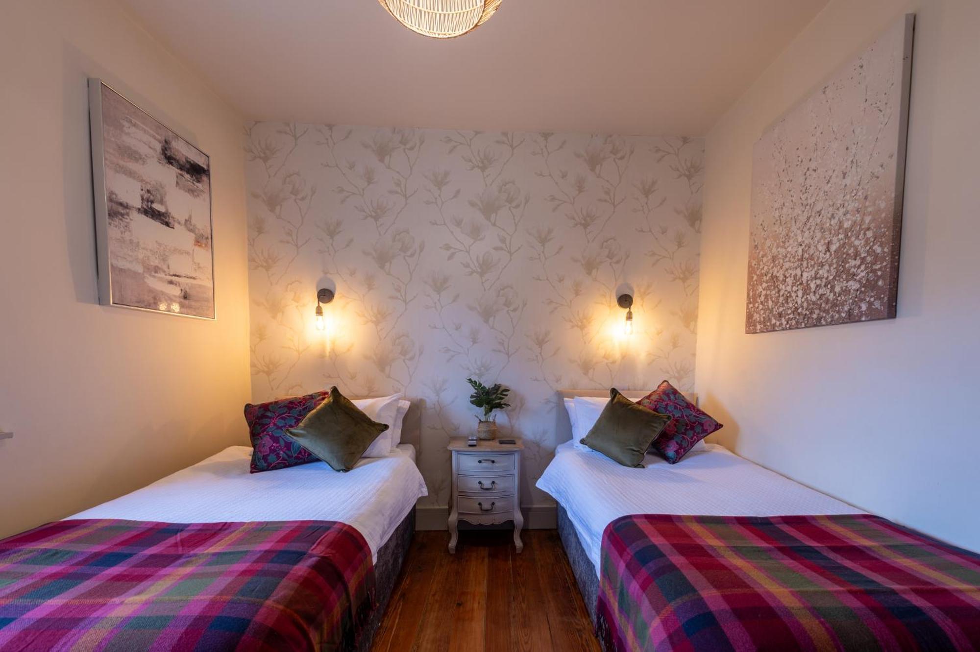 Little Apple Cottage- Free Parking, Hot Tub, Fire, Town Centre