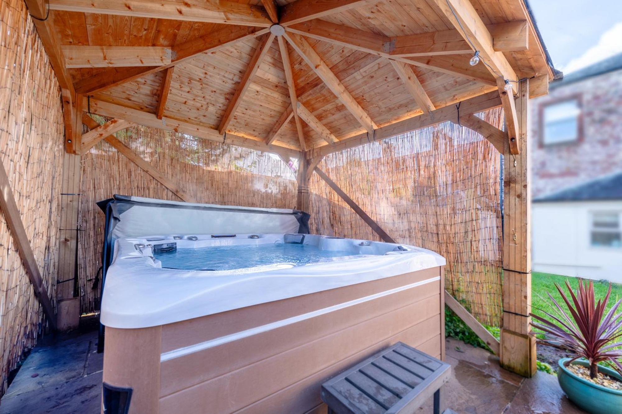 Little Apple Cottage- Free Parking, Hot Tub, Fire, Town Centre * Appleby-in-Westmorland