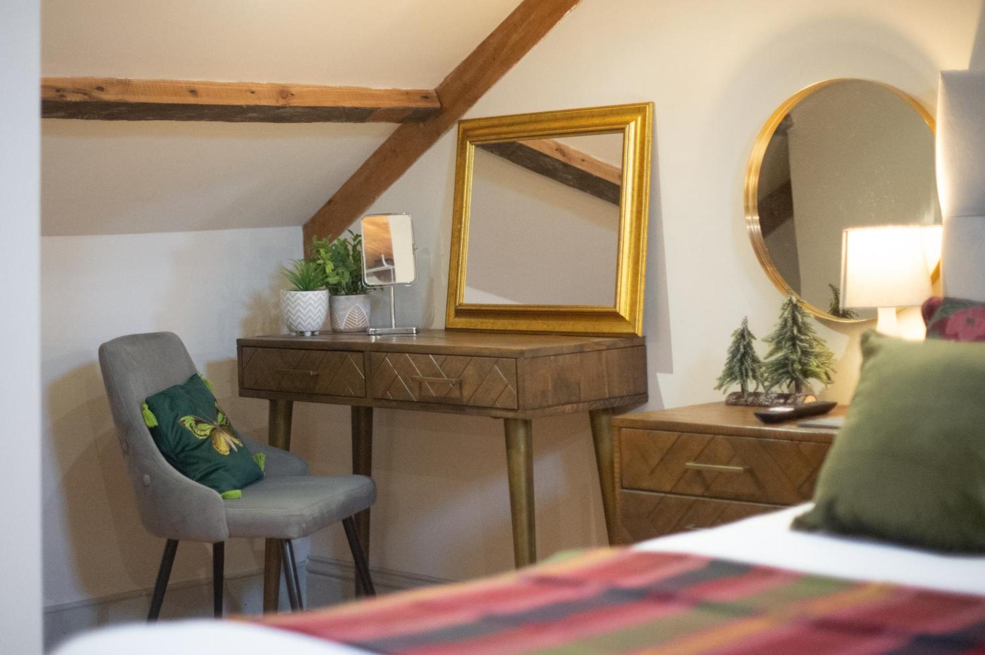 Little Apple Cottage- Free Parking, Hot Tub, Fire, Town Centre *